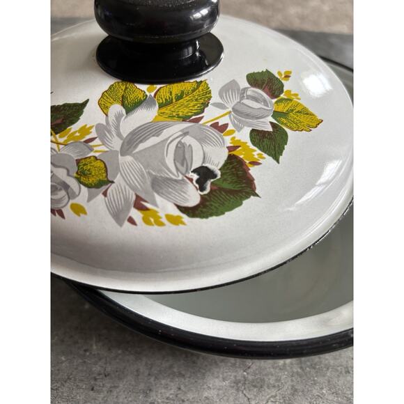 Vtg Floral Enamelware Sauce Pot w Lid 1 Qt./4 cups 1970’s - Picture 7 of 12